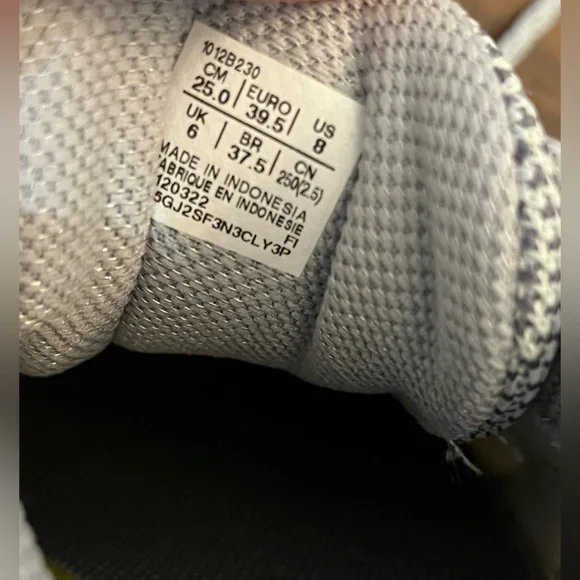 Grey ASICS sneakers. Gel-Venture 8. Women’s size 8. Great pre-owned condition - Picture 9 of 9